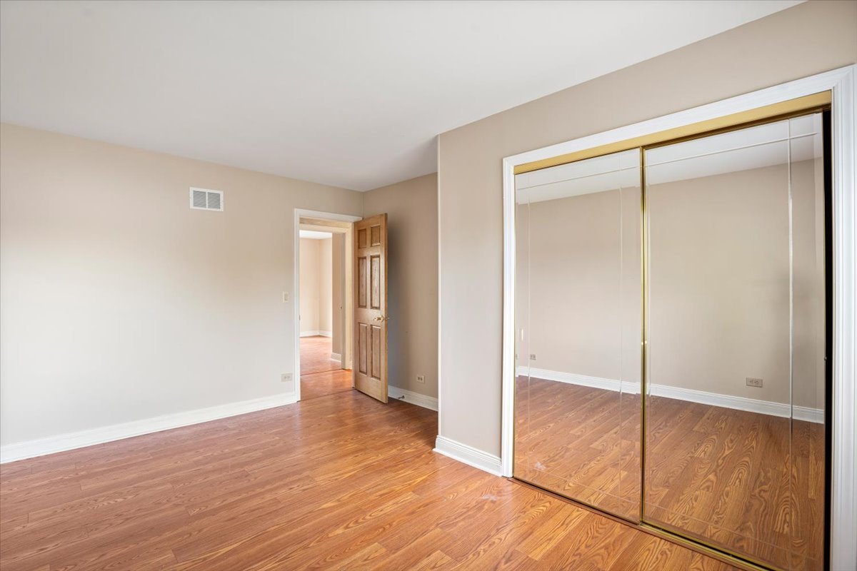 1151 W Bryn Mawr Avenue, Roselle, IL 60172