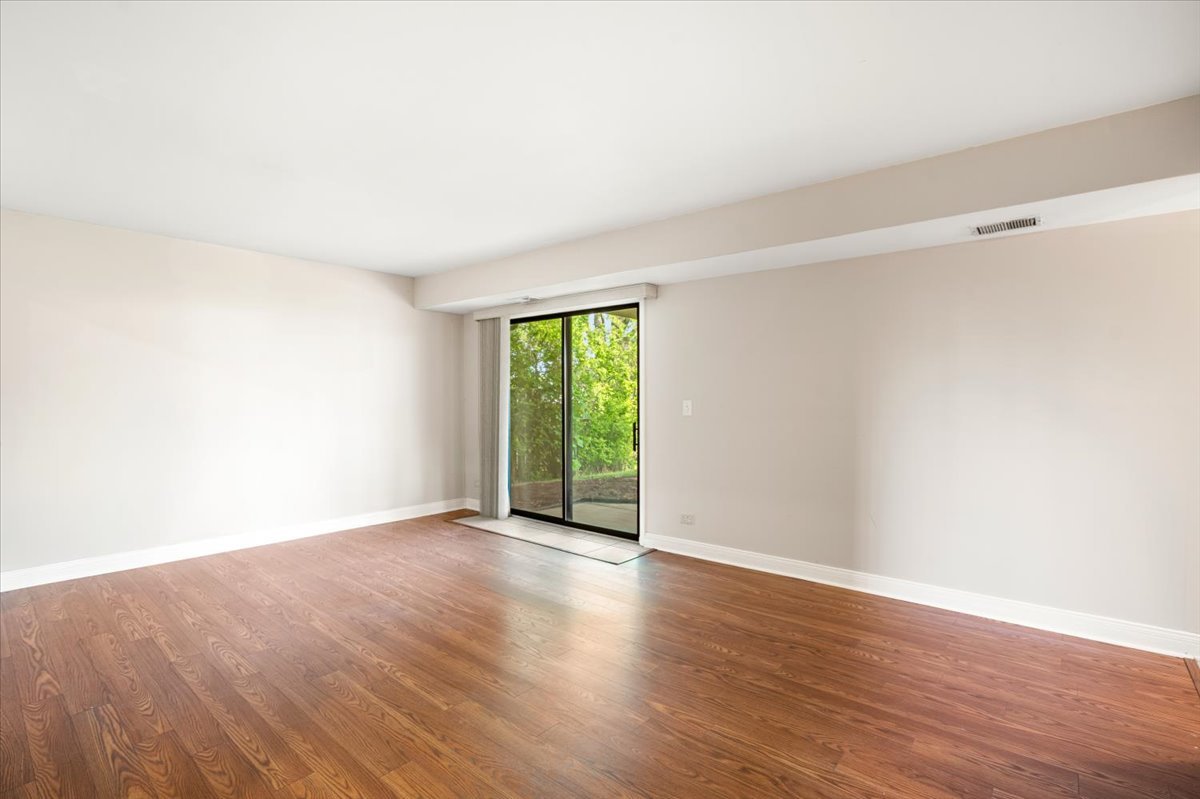 1151 W Bryn Mawr Avenue, Roselle, IL 60172