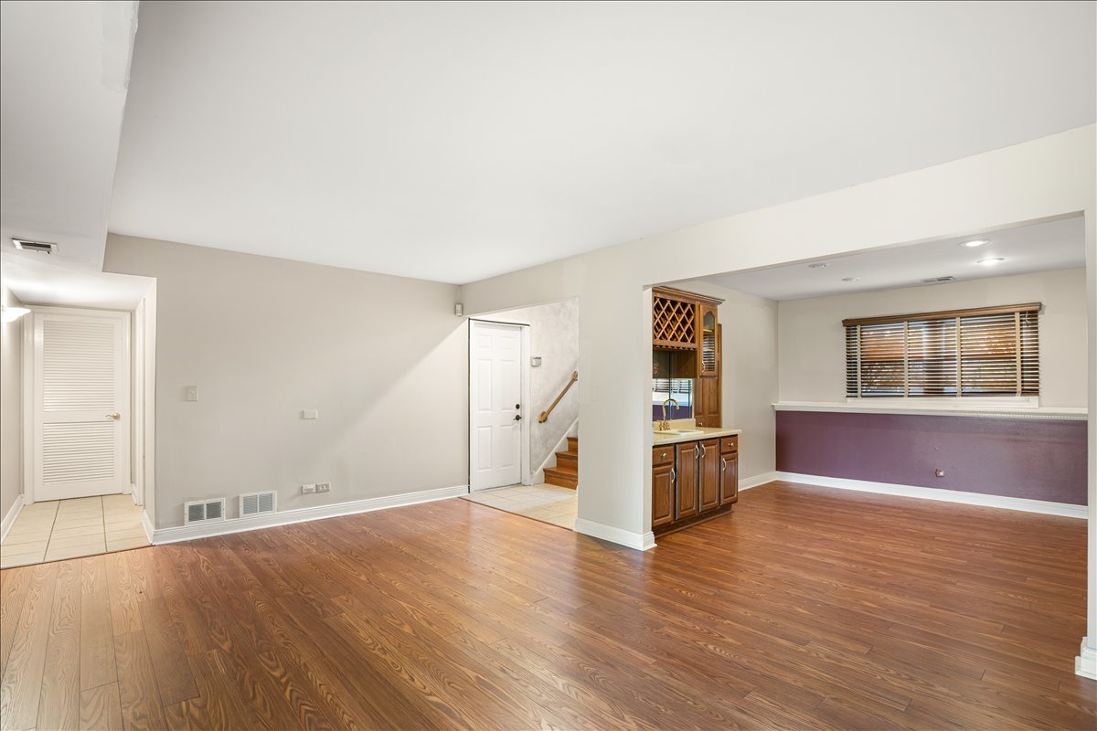 1151 W Bryn Mawr Avenue, Roselle, IL 60172