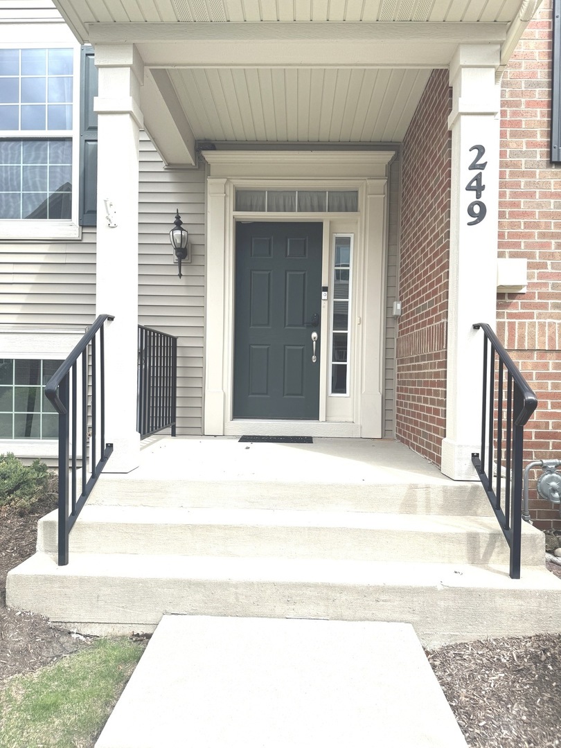 249 Lakeshore Drive, Oswego, IL 60543