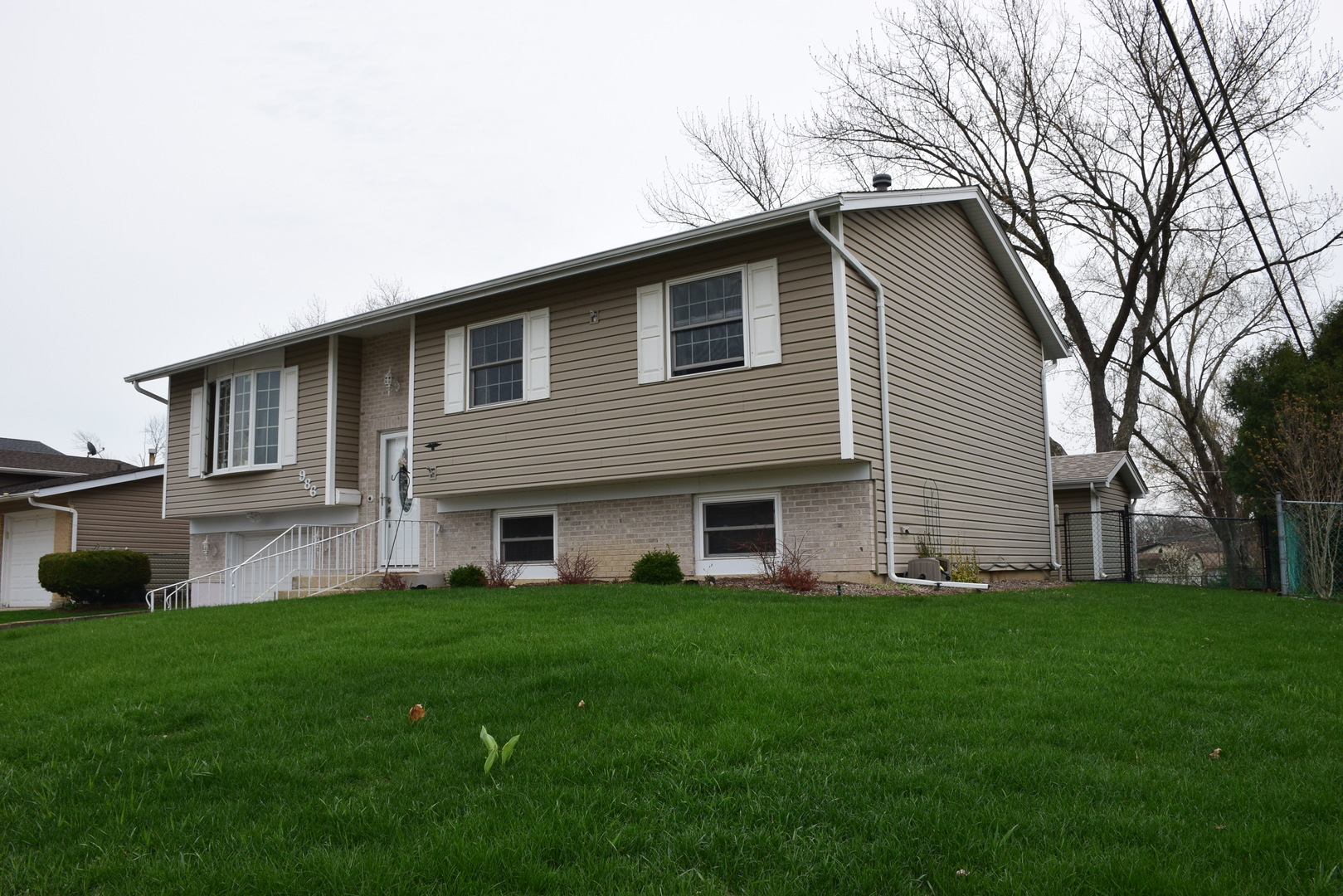 986 Yorkshire Drive, Hanover Park, IL 60133