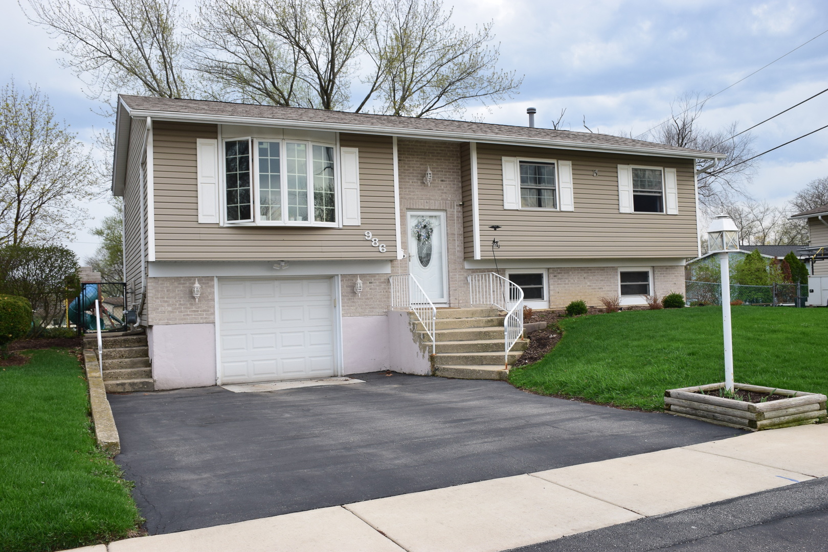 986 Yorkshire Drive, Hanover Park, IL 60133