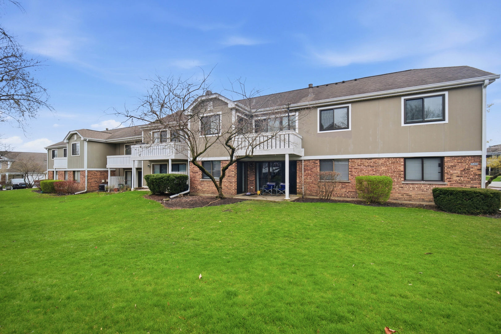 1502 7 Pines Road #C2, Schaumburg, IL 60193