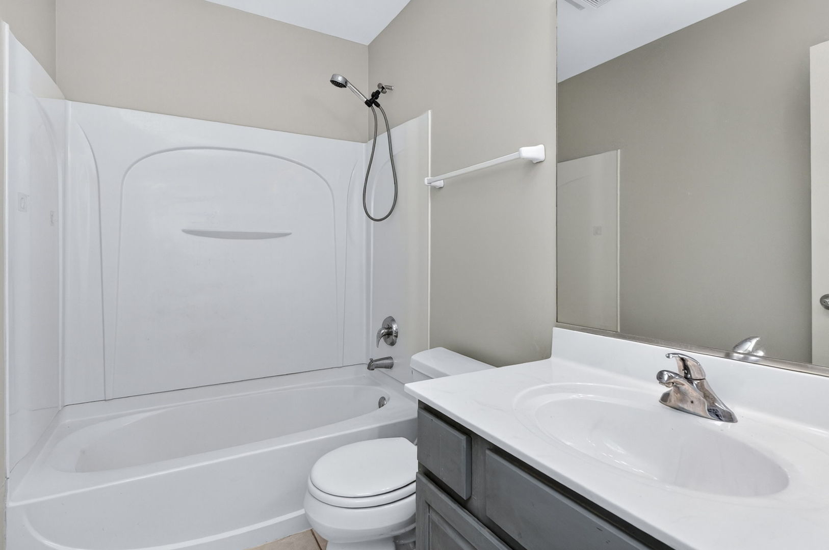 644 Lincoln Station Drive #644, Oswego, IL 60543