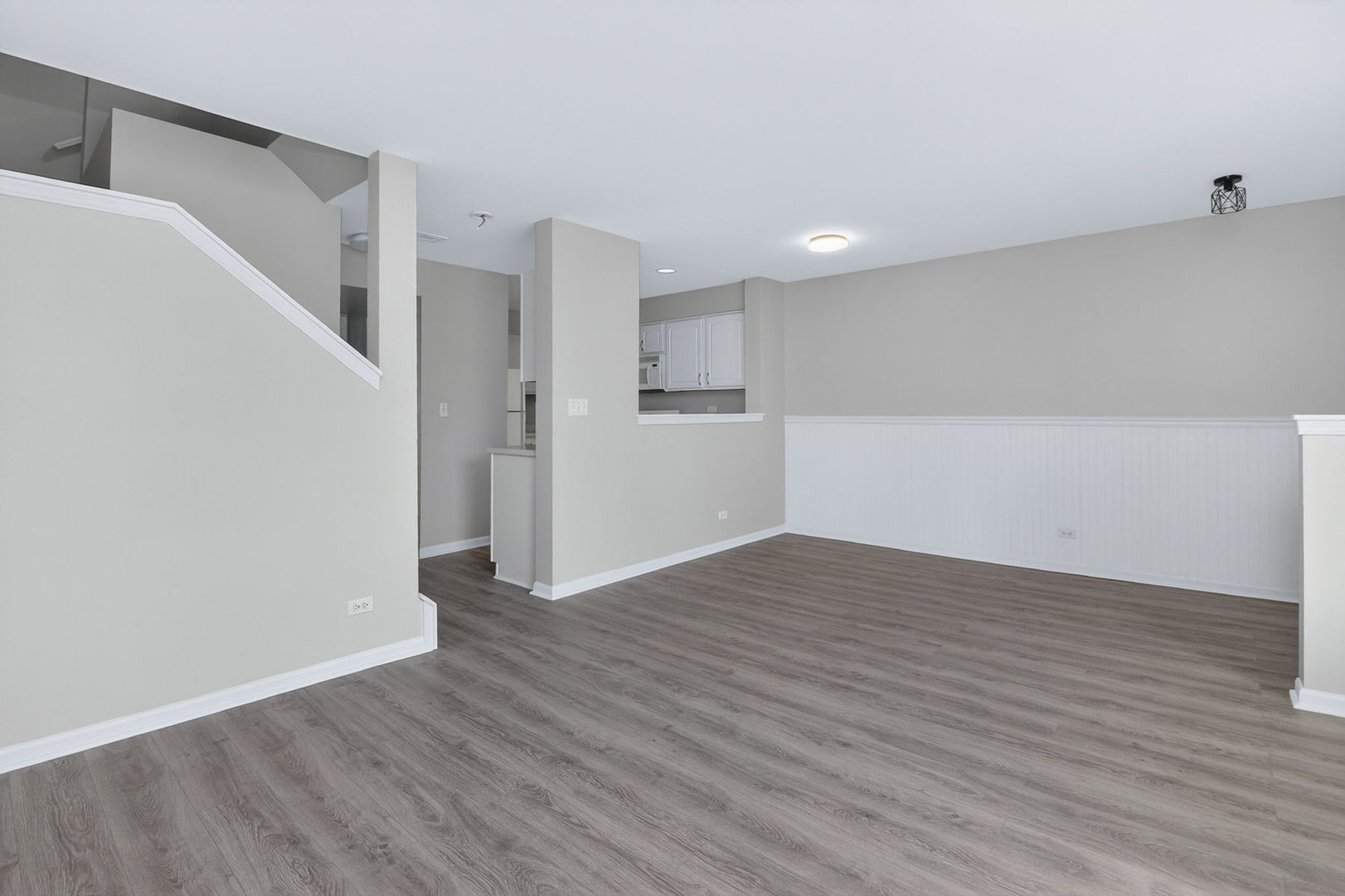 644 Lincoln Station Drive #644, Oswego, IL 60543