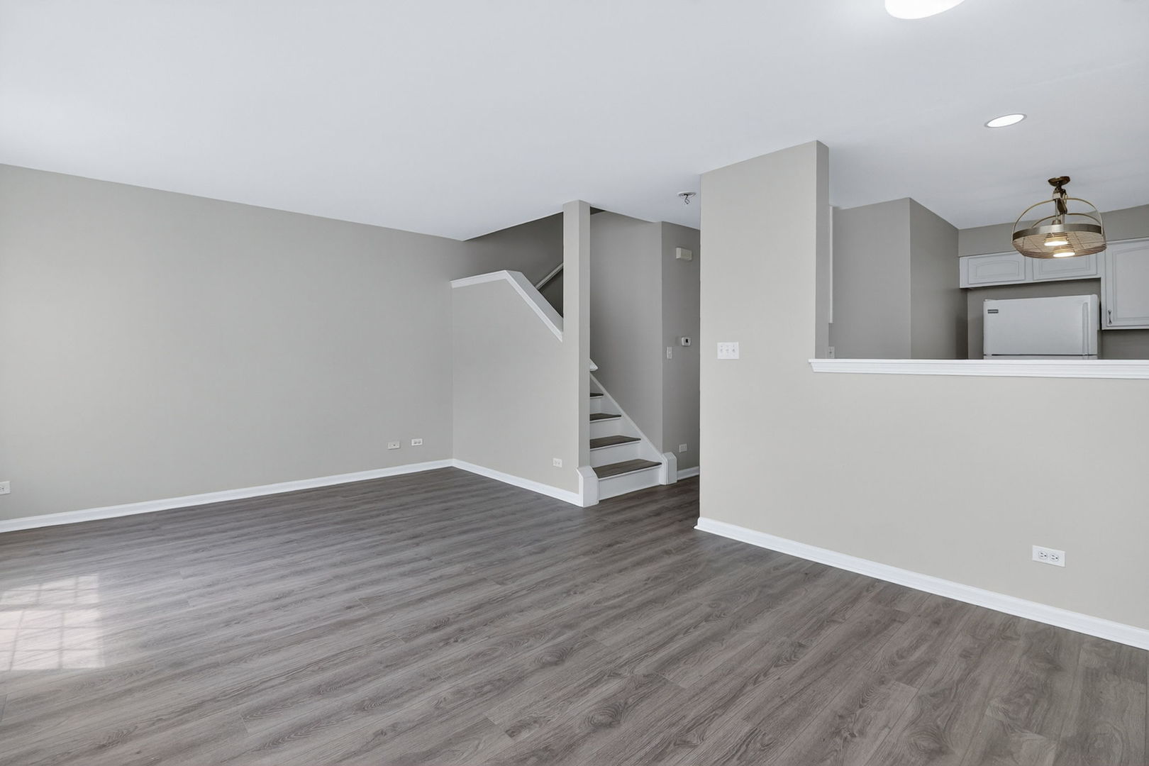 644 Lincoln Station Drive #644, Oswego, IL 60543