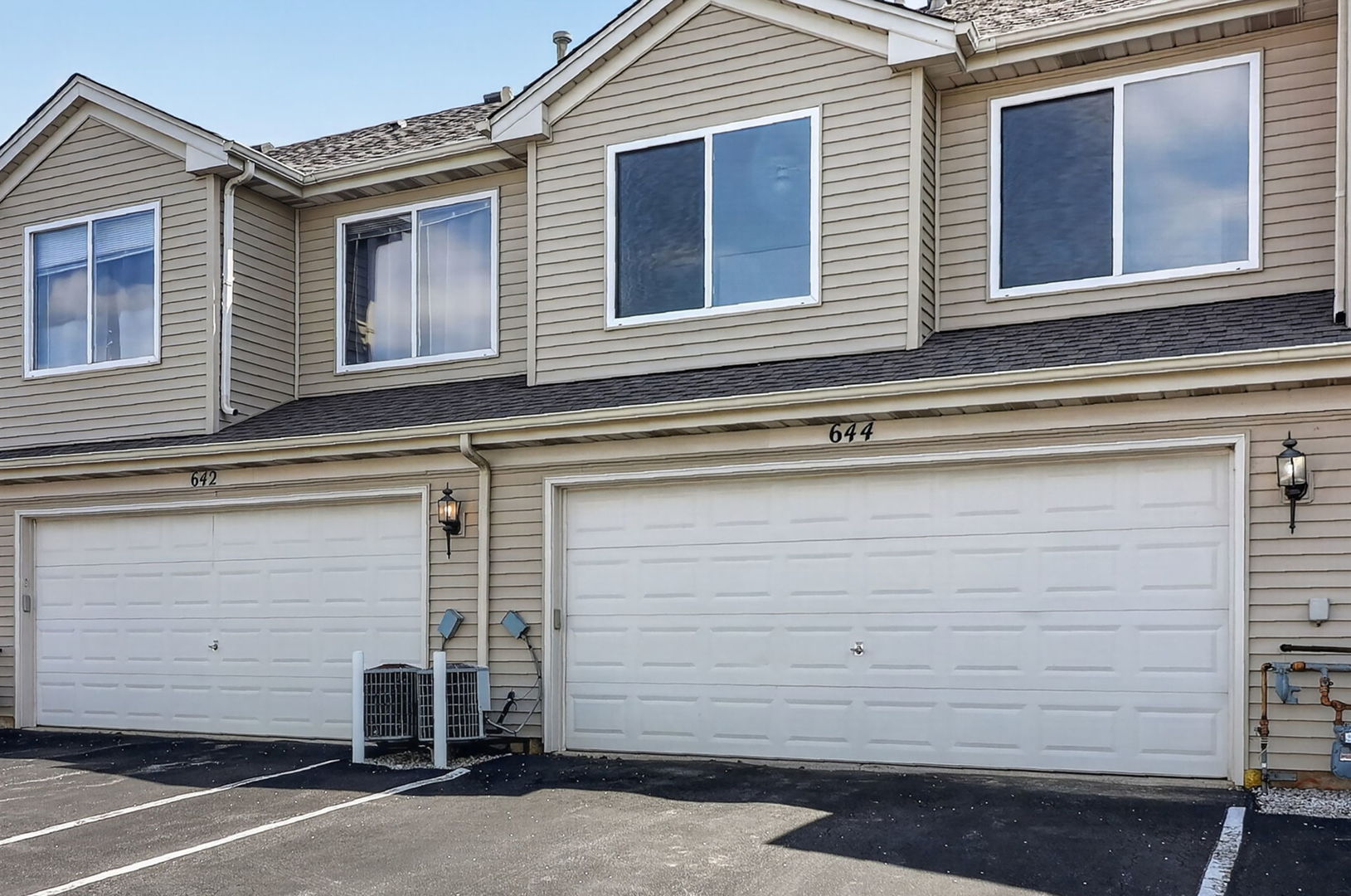 644 Lincoln Station Drive #644, Oswego, IL 60543