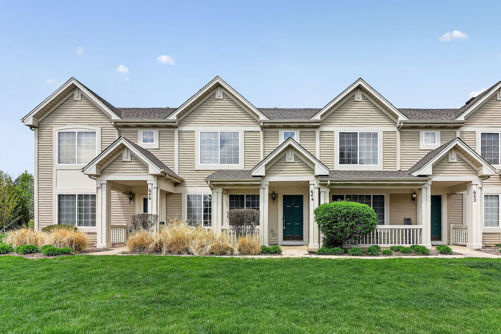 644 Lincoln Station Drive #644, Oswego, IL 60543