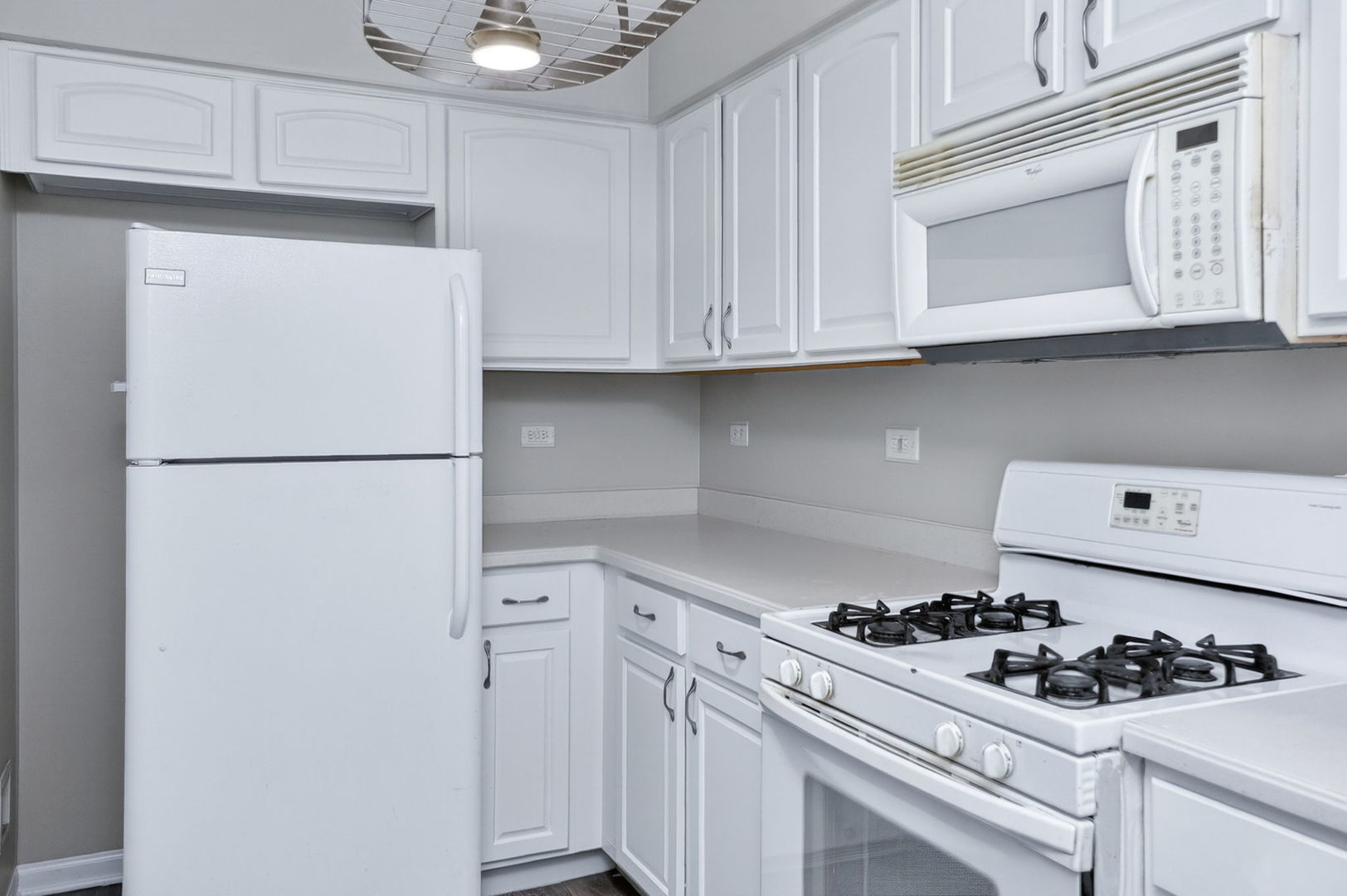 644 Lincoln Station Drive #644, Oswego, IL 60543