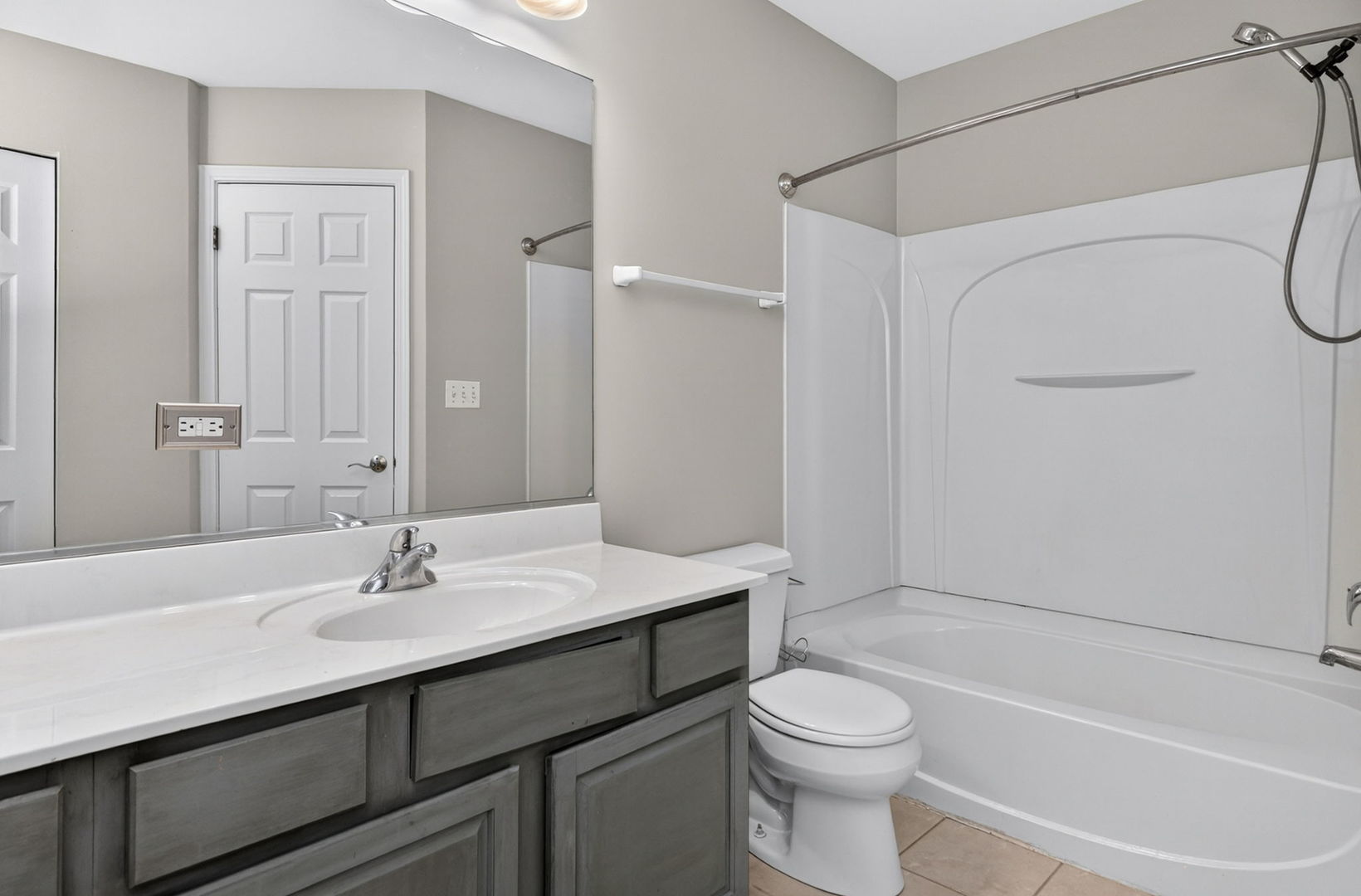 644 Lincoln Station Drive #644, Oswego, IL 60543