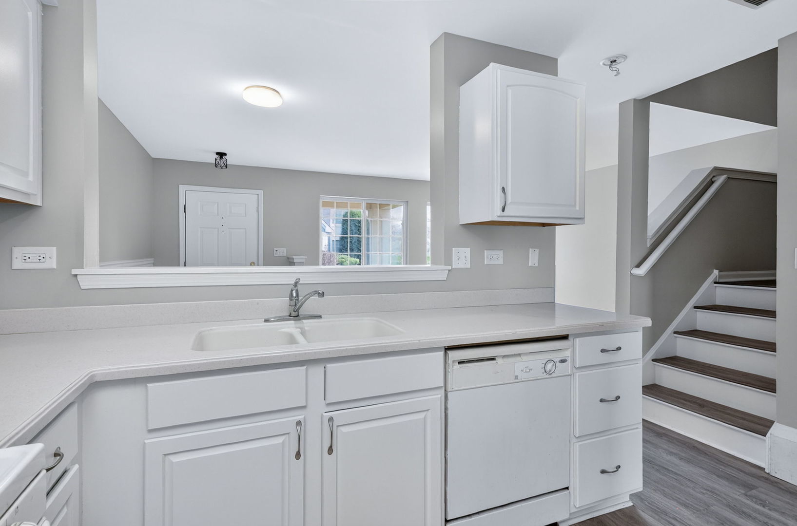 644 Lincoln Station Drive #644, Oswego, IL 60543