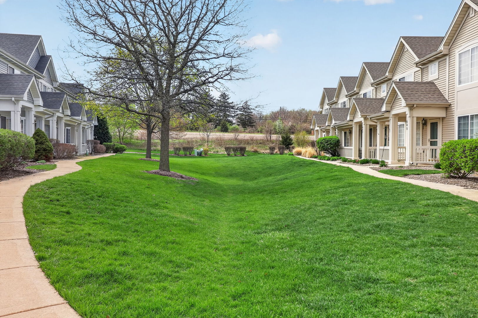 644 Lincoln Station Drive #644, Oswego, IL 60543