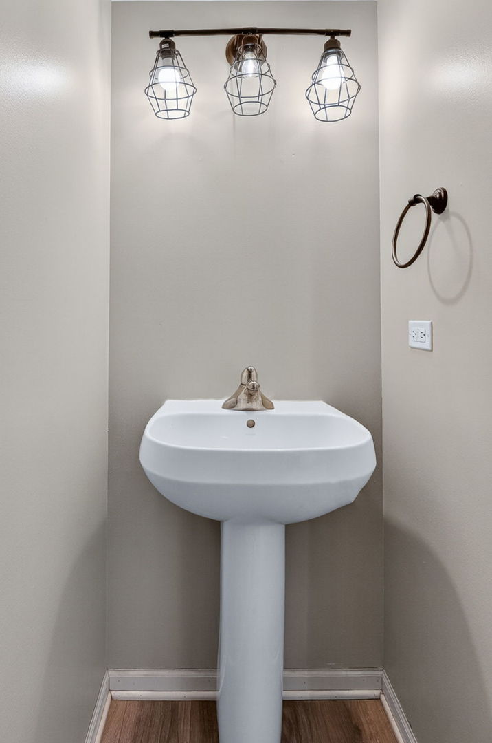 644 Lincoln Station Drive #644, Oswego, IL 60543