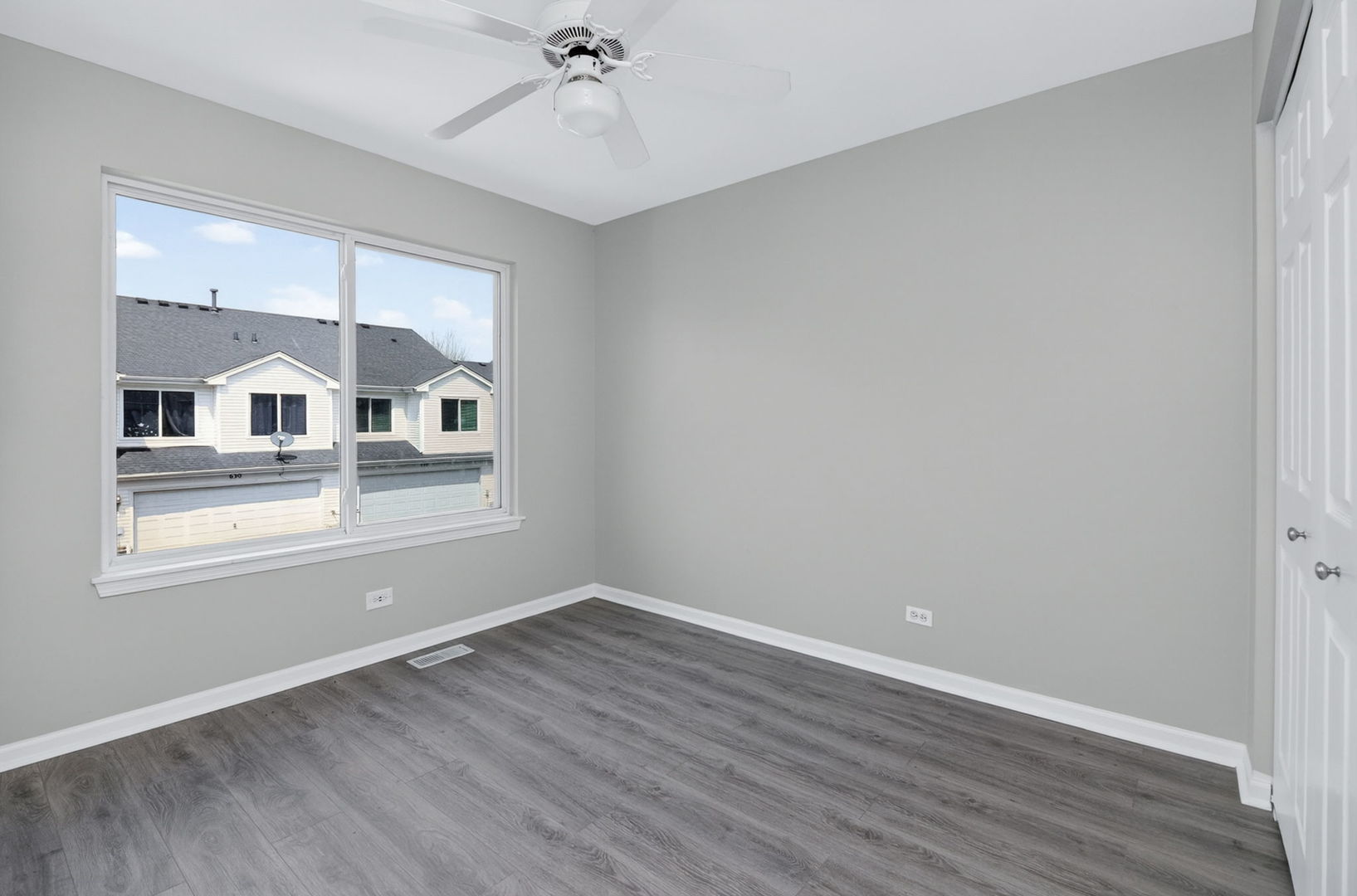 644 Lincoln Station Drive #644, Oswego, IL 60543