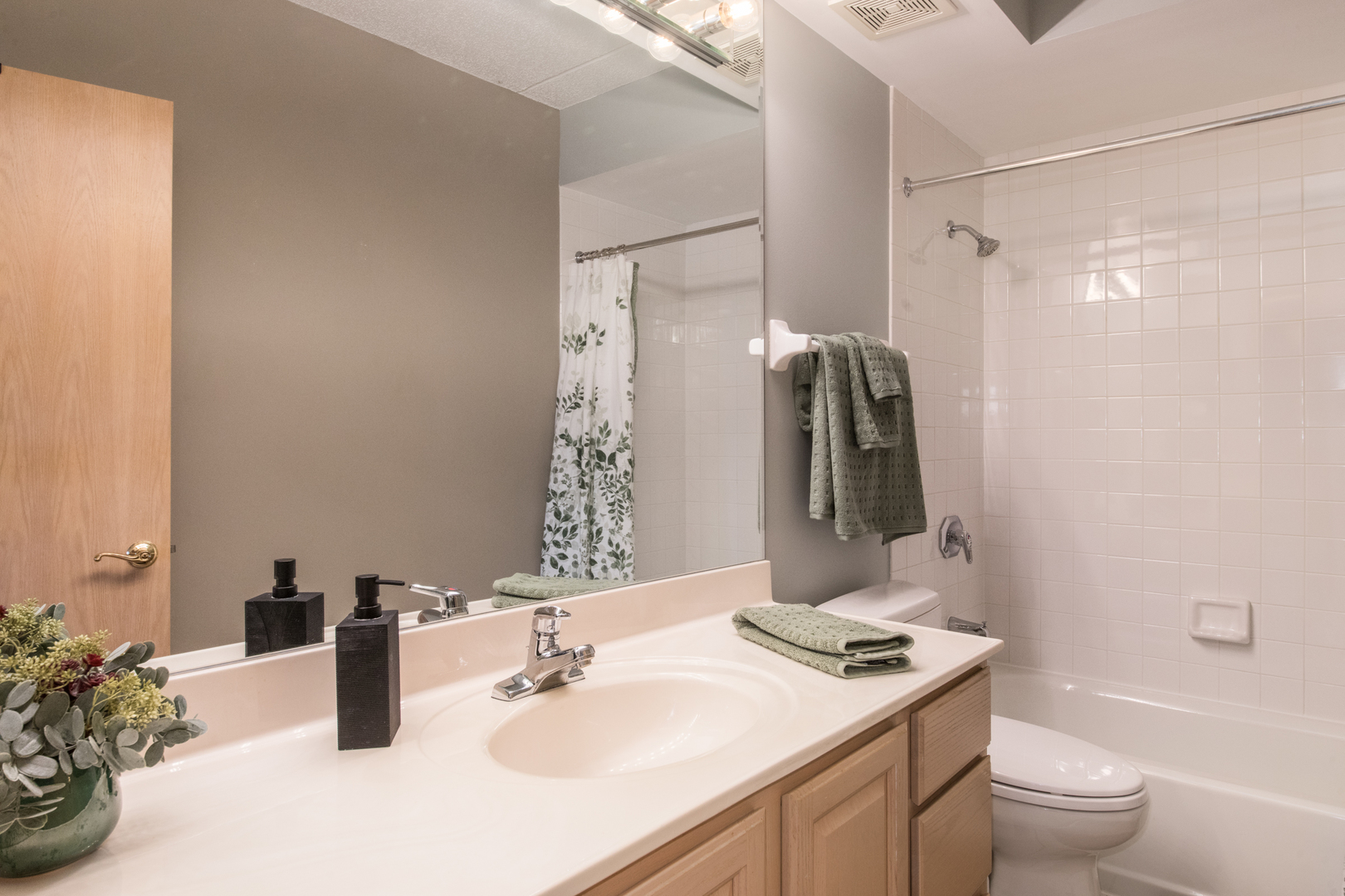 460 S Northwest Highway #307, Park Ridge, IL 60068