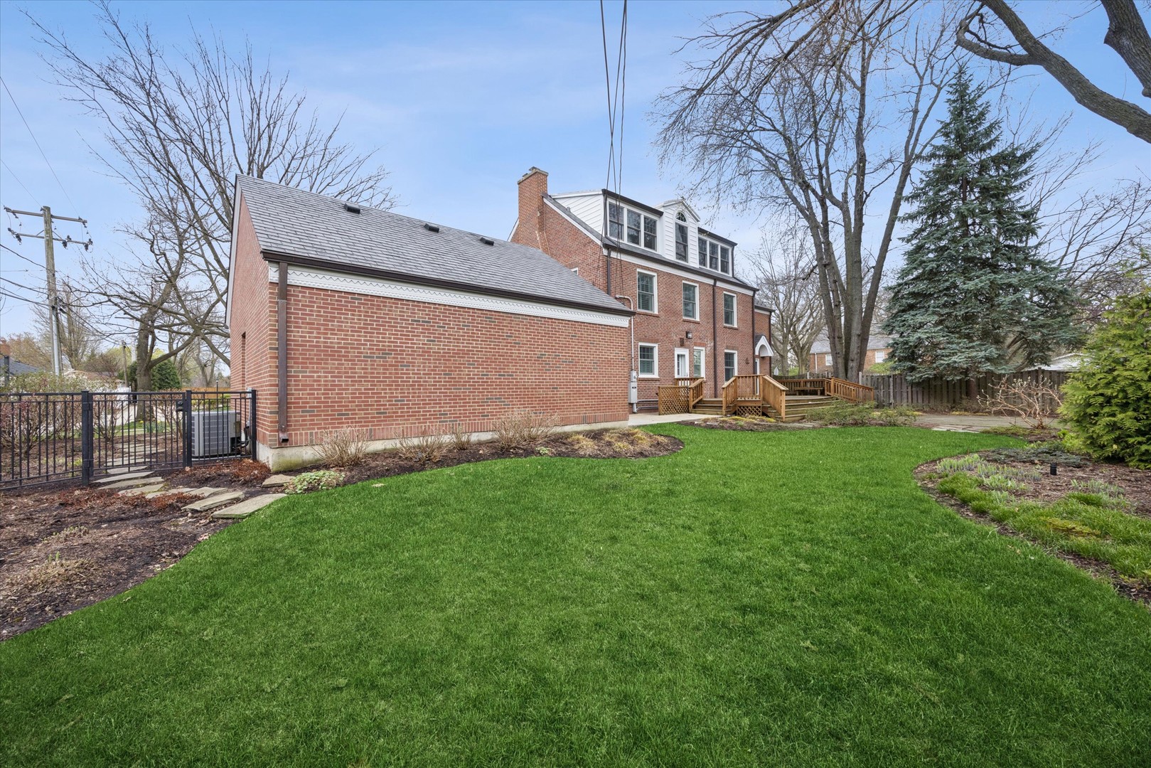 545 S Brainard Avenue, La Grange, IL 60525