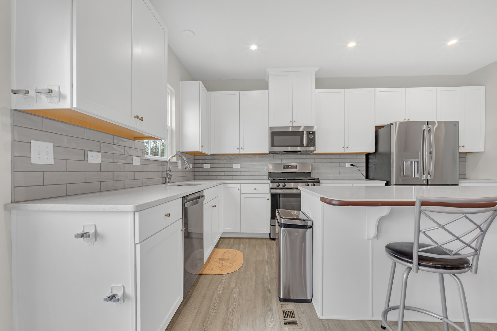 780 Weller Drive, Des Plaines, IL 60016