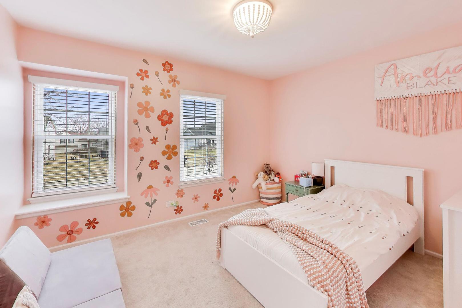 2080 Pennsbury Lane, Hanover Park, IL 60133