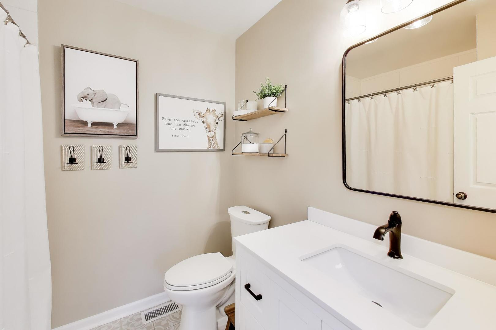 2080 Pennsbury Lane, Hanover Park, IL 60133