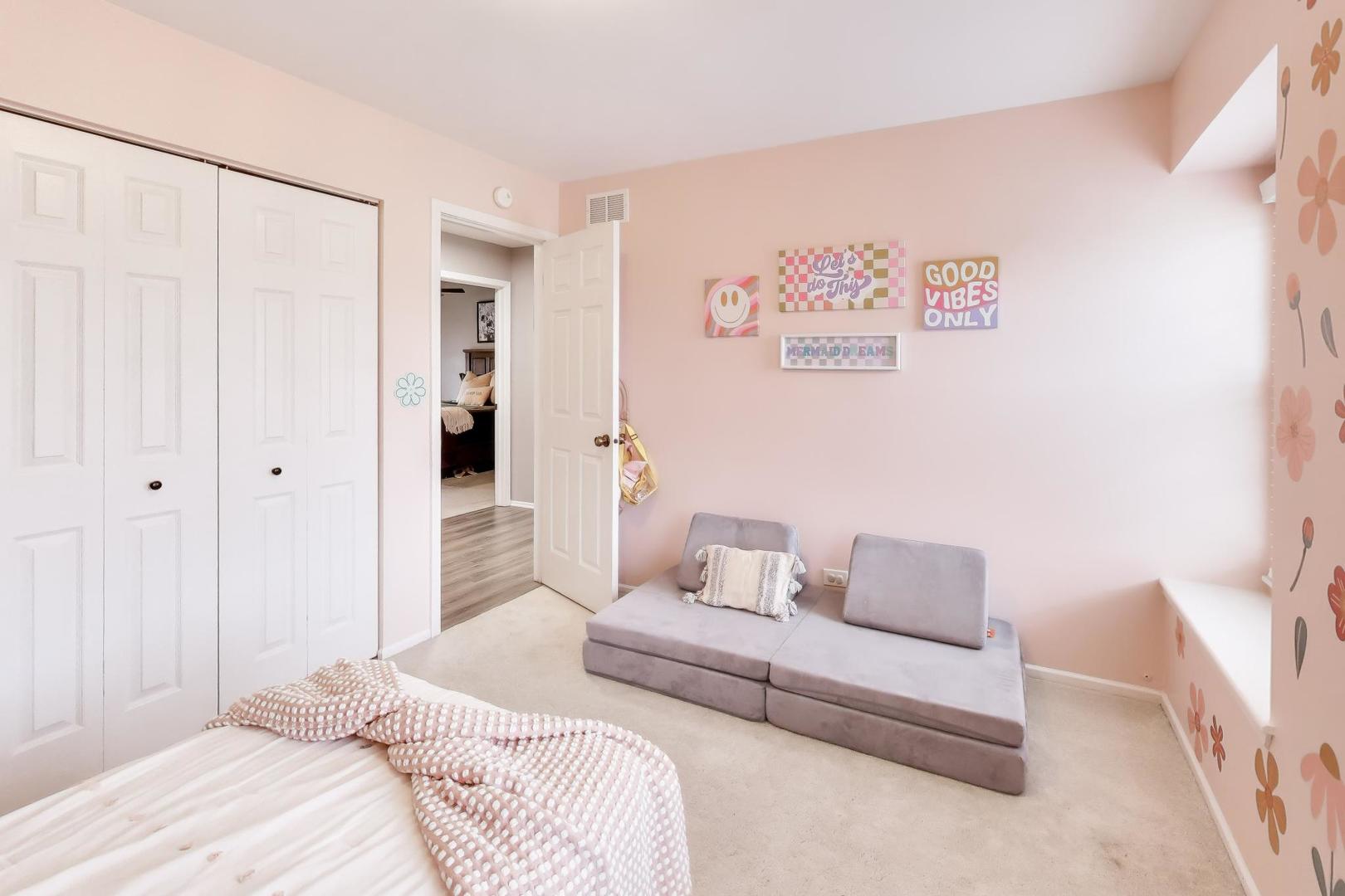 2080 Pennsbury Lane, Hanover Park, IL 60133