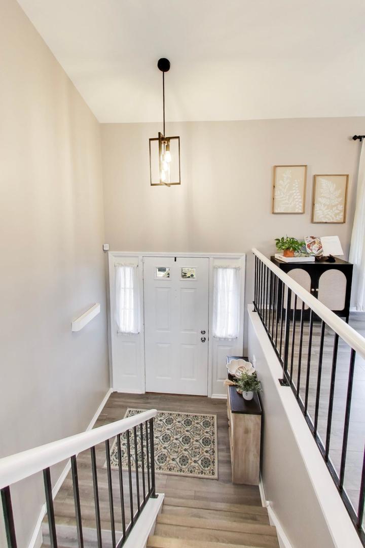 2080 Pennsbury Lane, Hanover Park, IL 60133