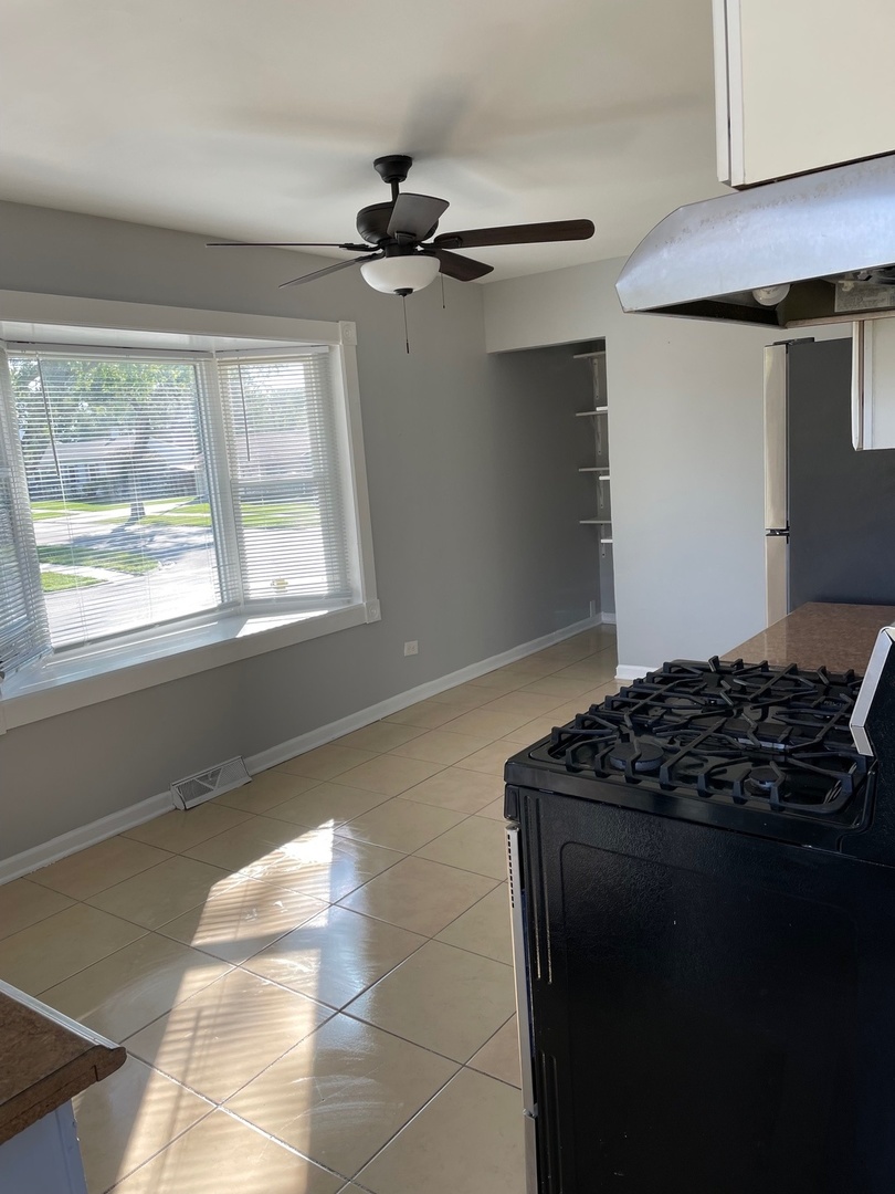 9338 Oak Street, Orland Park, IL 60462