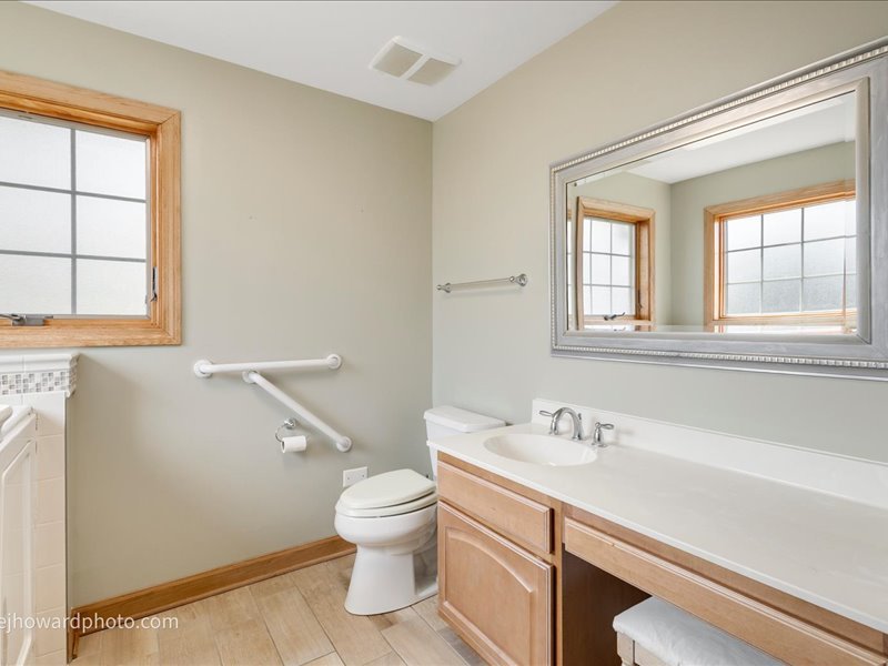 12524 S 71st Court, Palos Heights, IL 60463