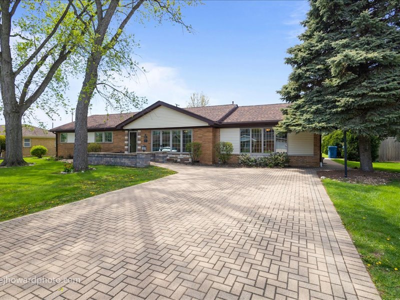 12524 S 71st Court, Palos Heights, IL 60463
