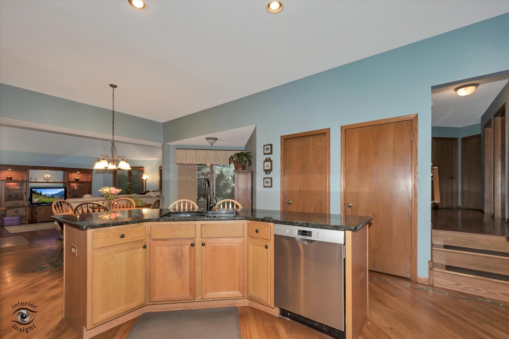 8200 Brookside Glen Drive, Tinley Park, IL 60487