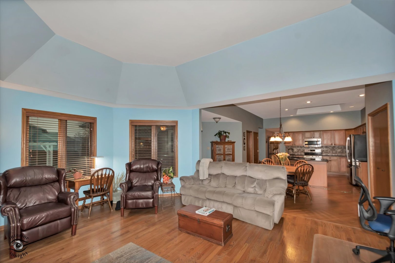 8200 Brookside Glen Drive, Tinley Park, IL 60487