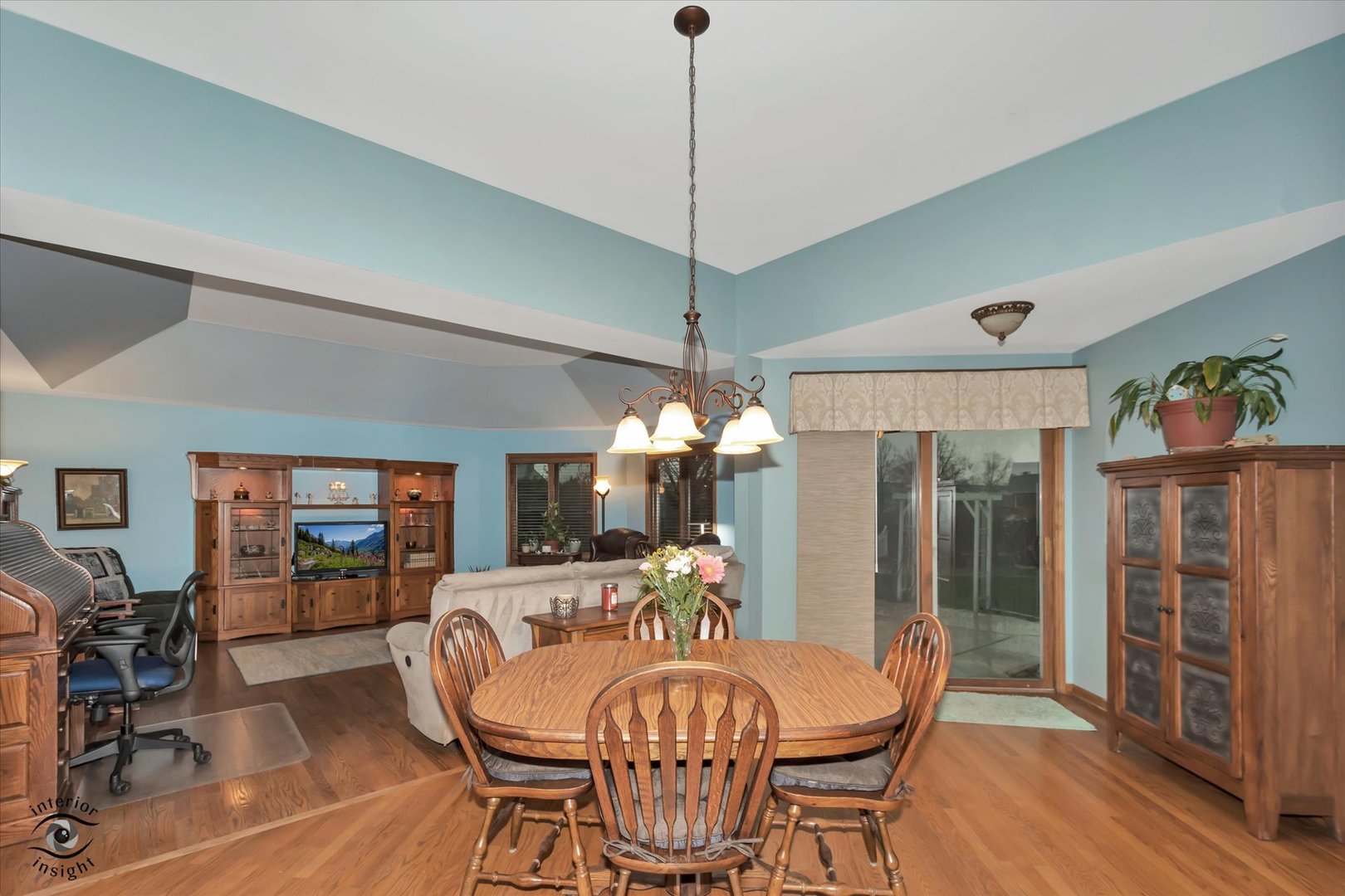 8200 Brookside Glen Drive, Tinley Park, IL 60487