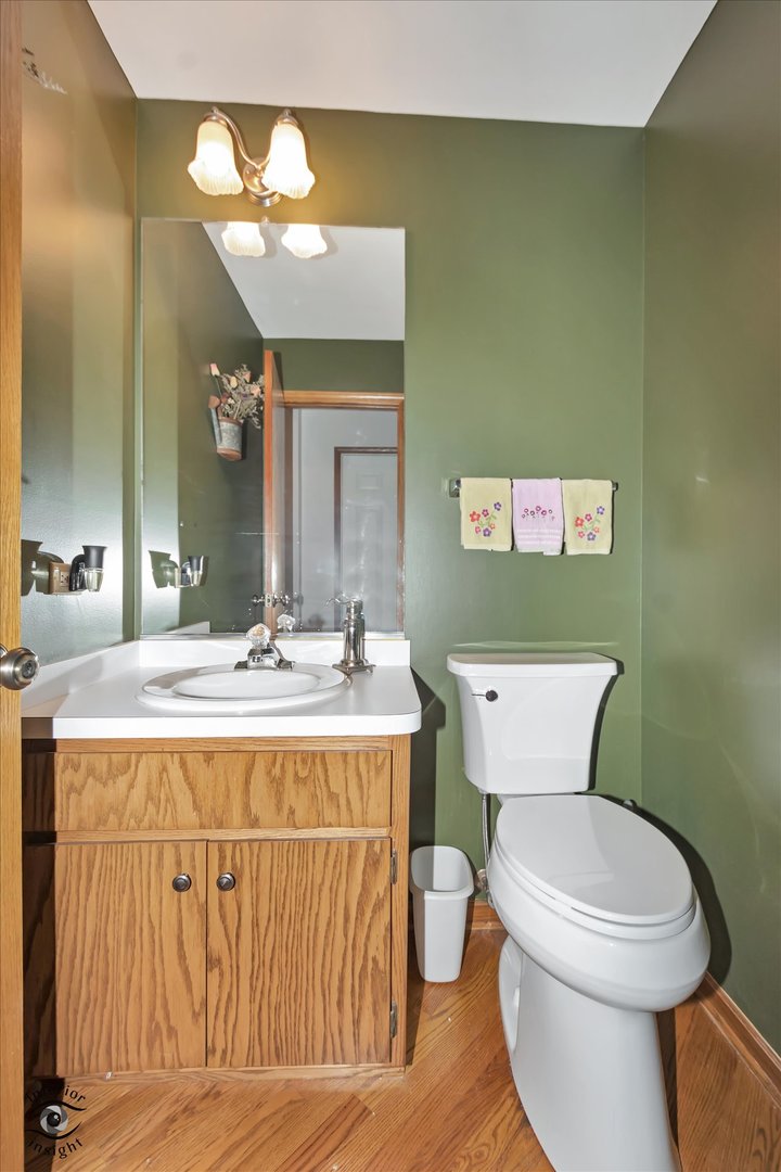 8200 Brookside Glen Drive, Tinley Park, IL 60487