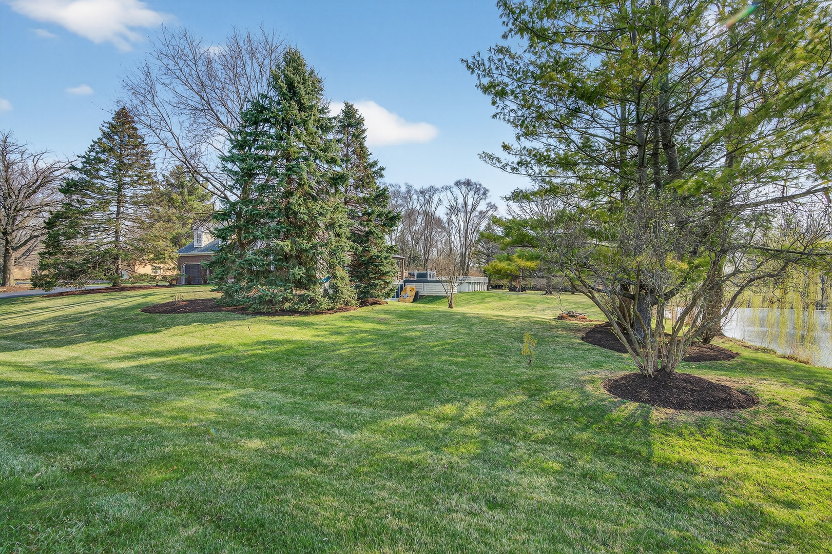 2970 Kingston Drive, Island Lake, IL 60042