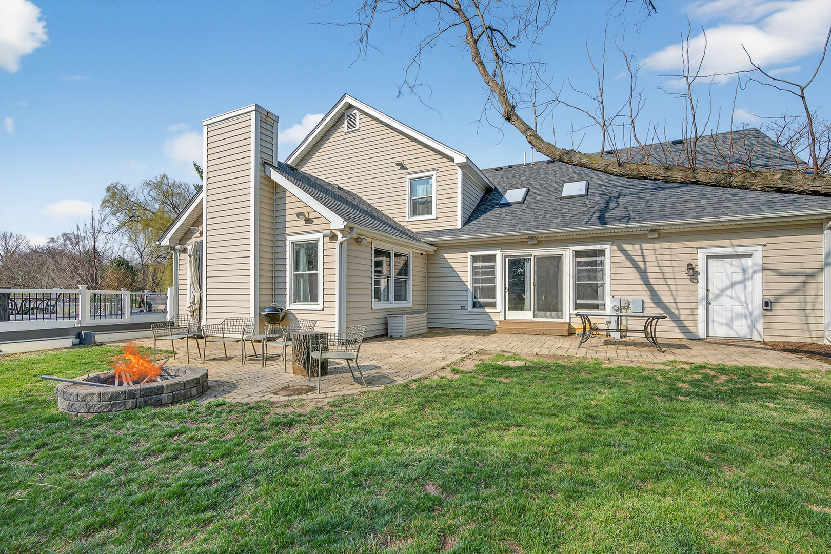 2970 Kingston Drive, Island Lake, IL 60042