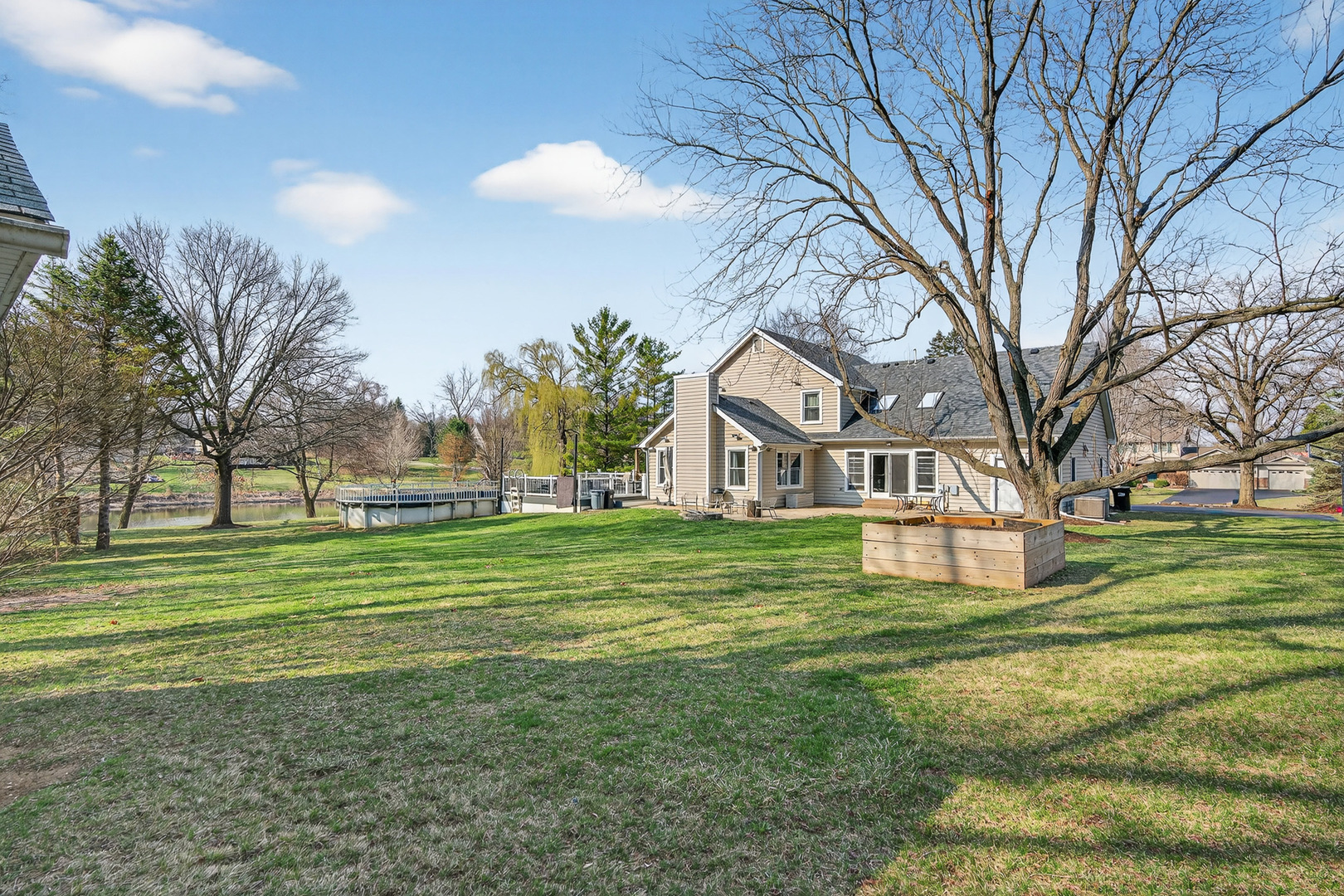 2970 Kingston Drive, Island Lake, IL 60042