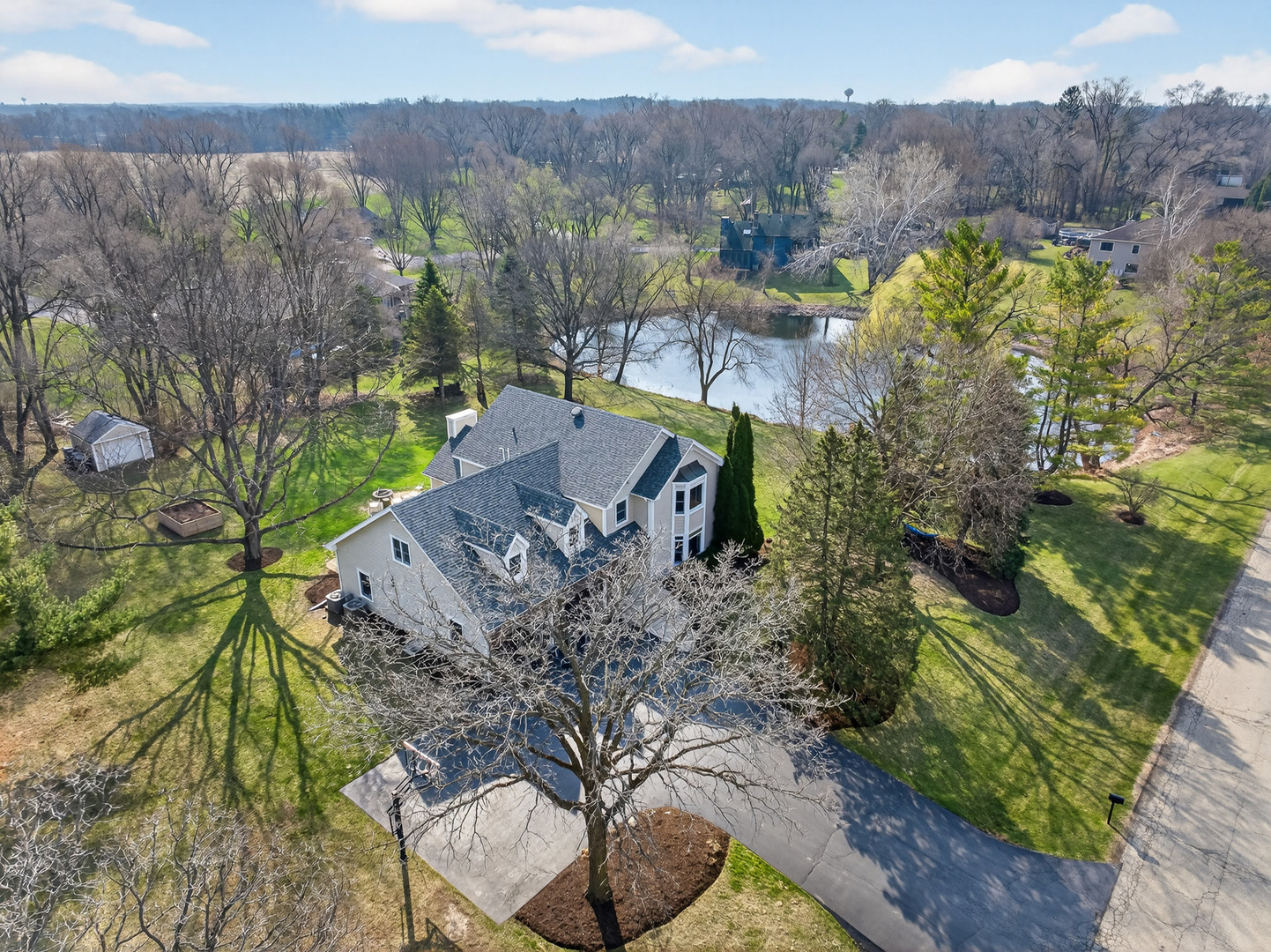 2970 Kingston Drive, Island Lake, IL 60042