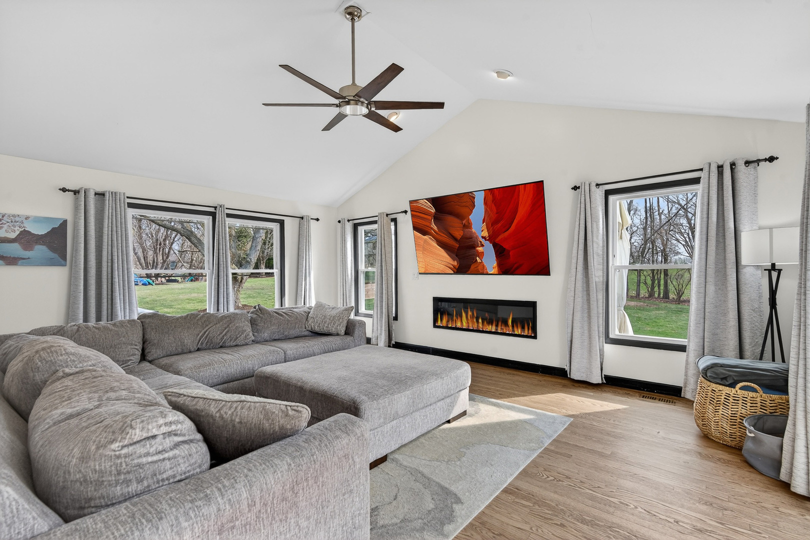 2970 Kingston Drive, Island Lake, IL 60042