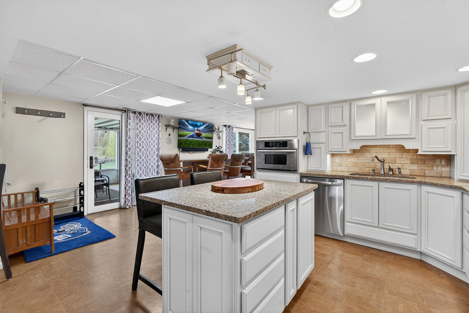 2970 Kingston Drive, Island Lake, IL 60042