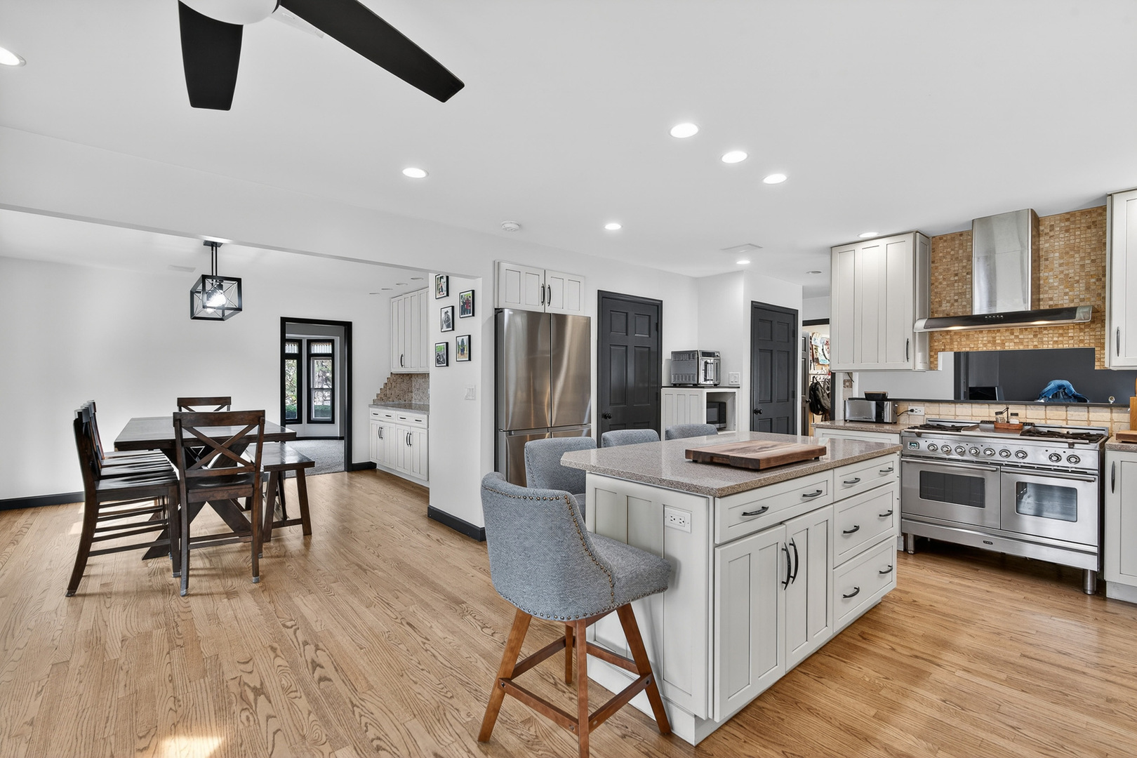 2970 Kingston Drive, Island Lake, IL 60042