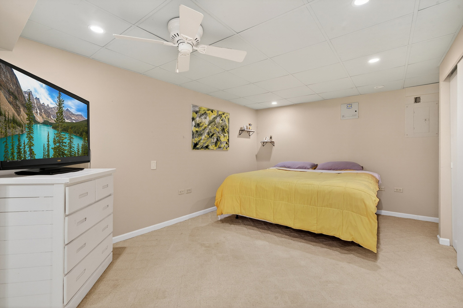 2970 Kingston Drive, Island Lake, IL 60042