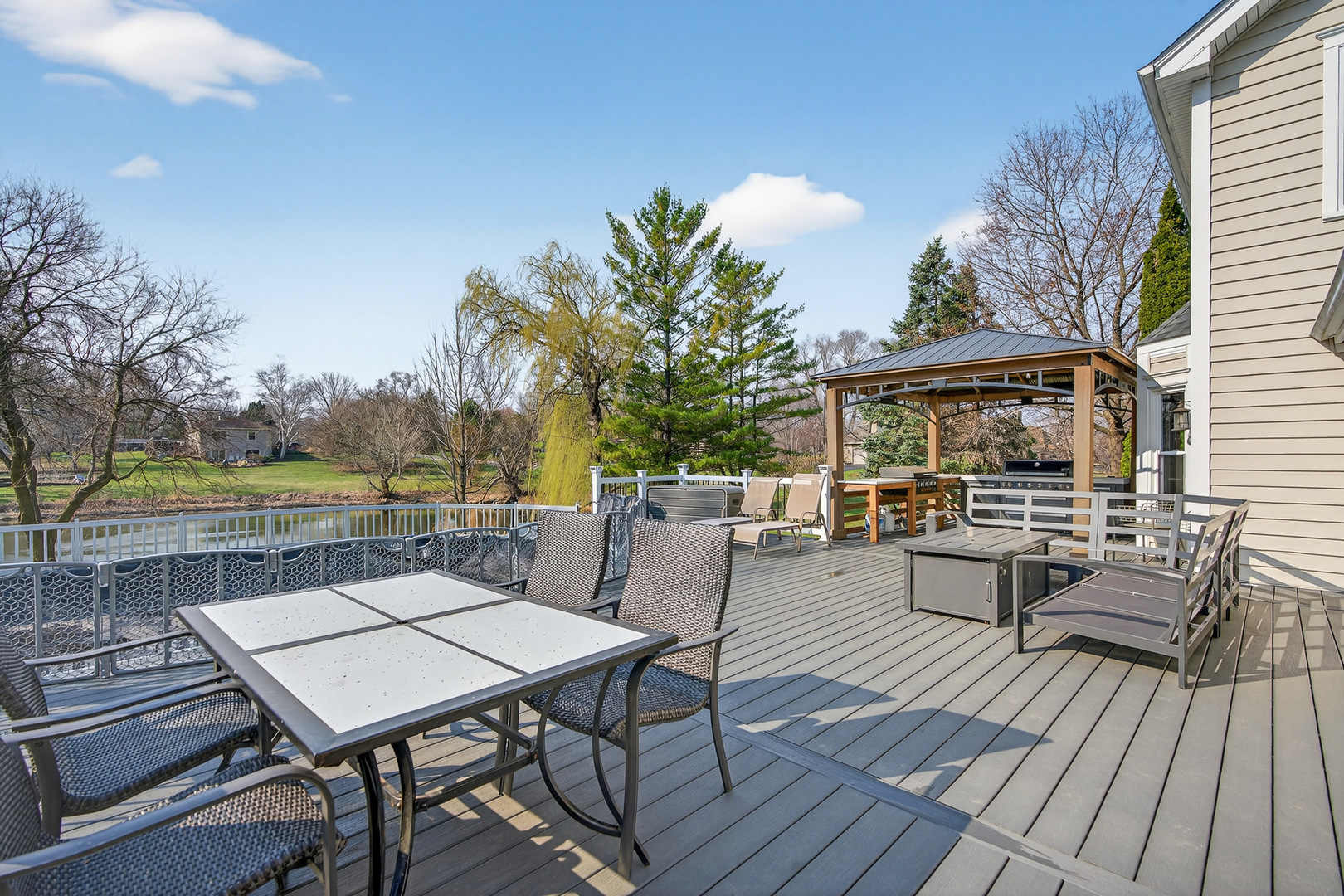 2970 Kingston Drive, Island Lake, IL 60042