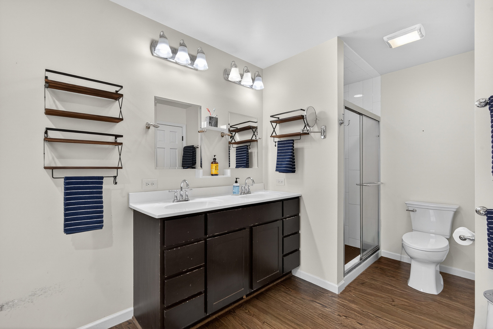 2970 Kingston Drive, Island Lake, IL 60042