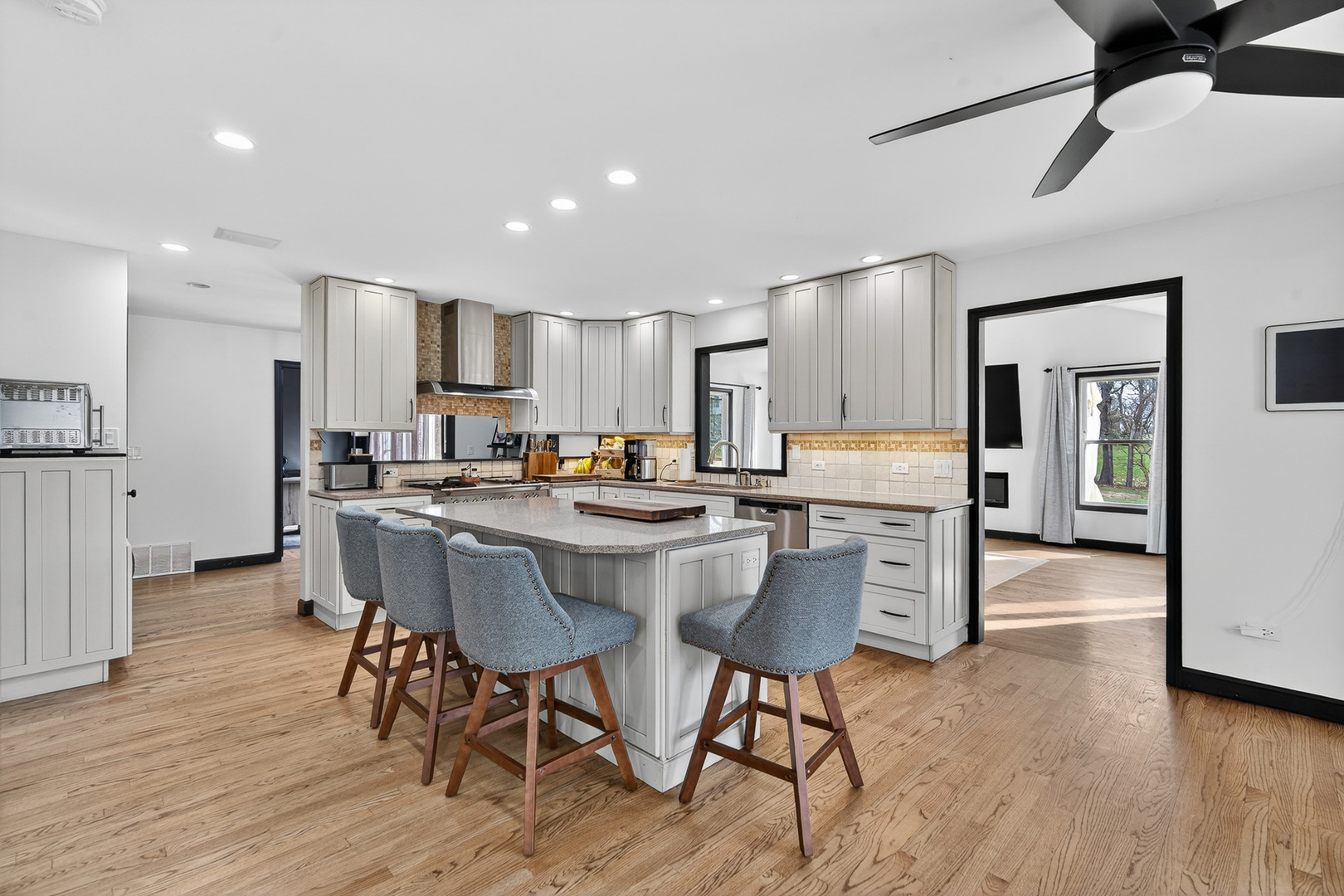 2970 Kingston Drive, Island Lake, IL 60042