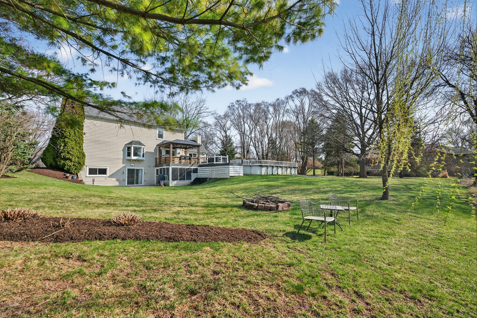 2970 Kingston Drive, Island Lake, IL 60042