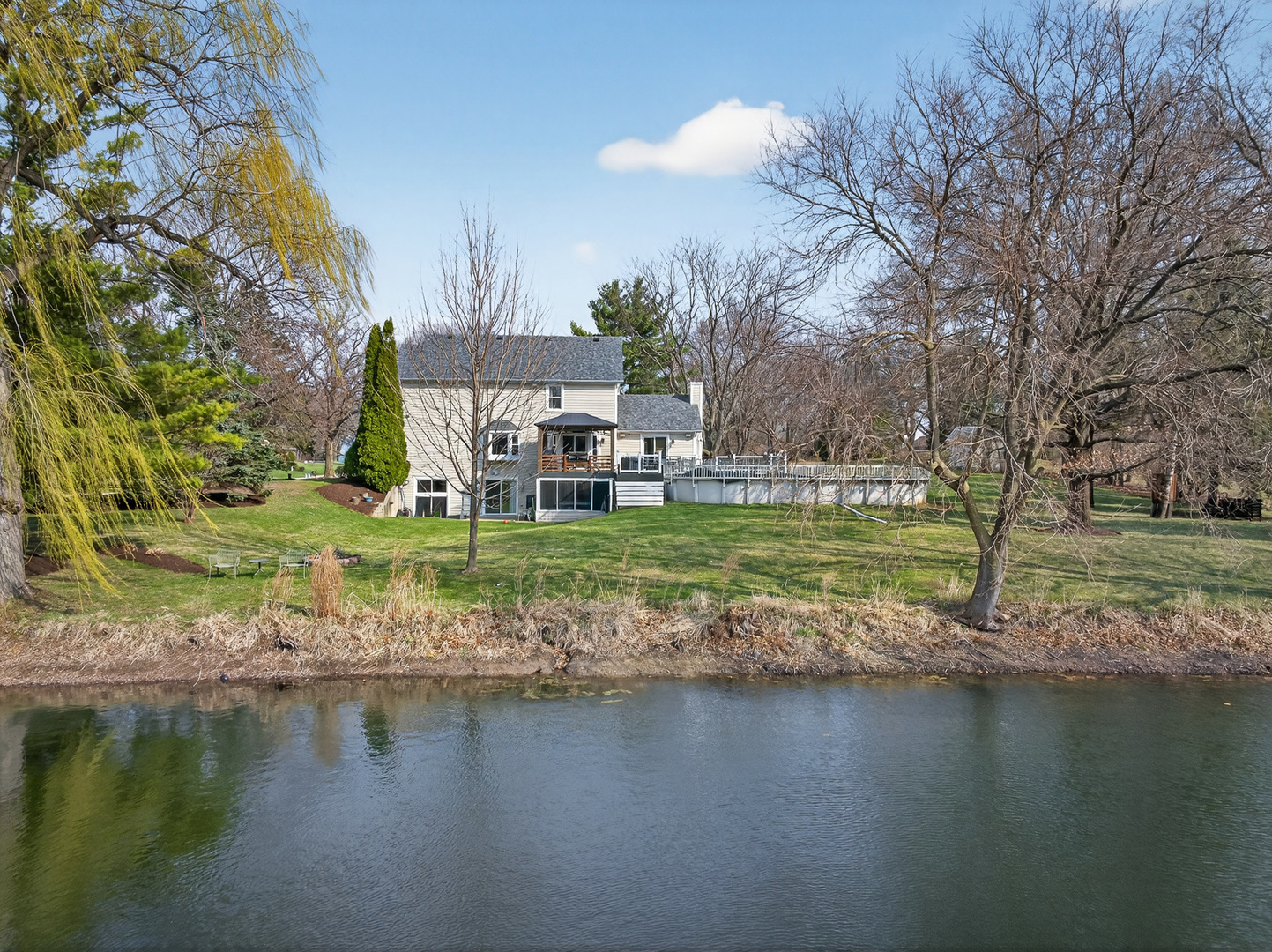 2970 Kingston Drive, Island Lake, IL 60042