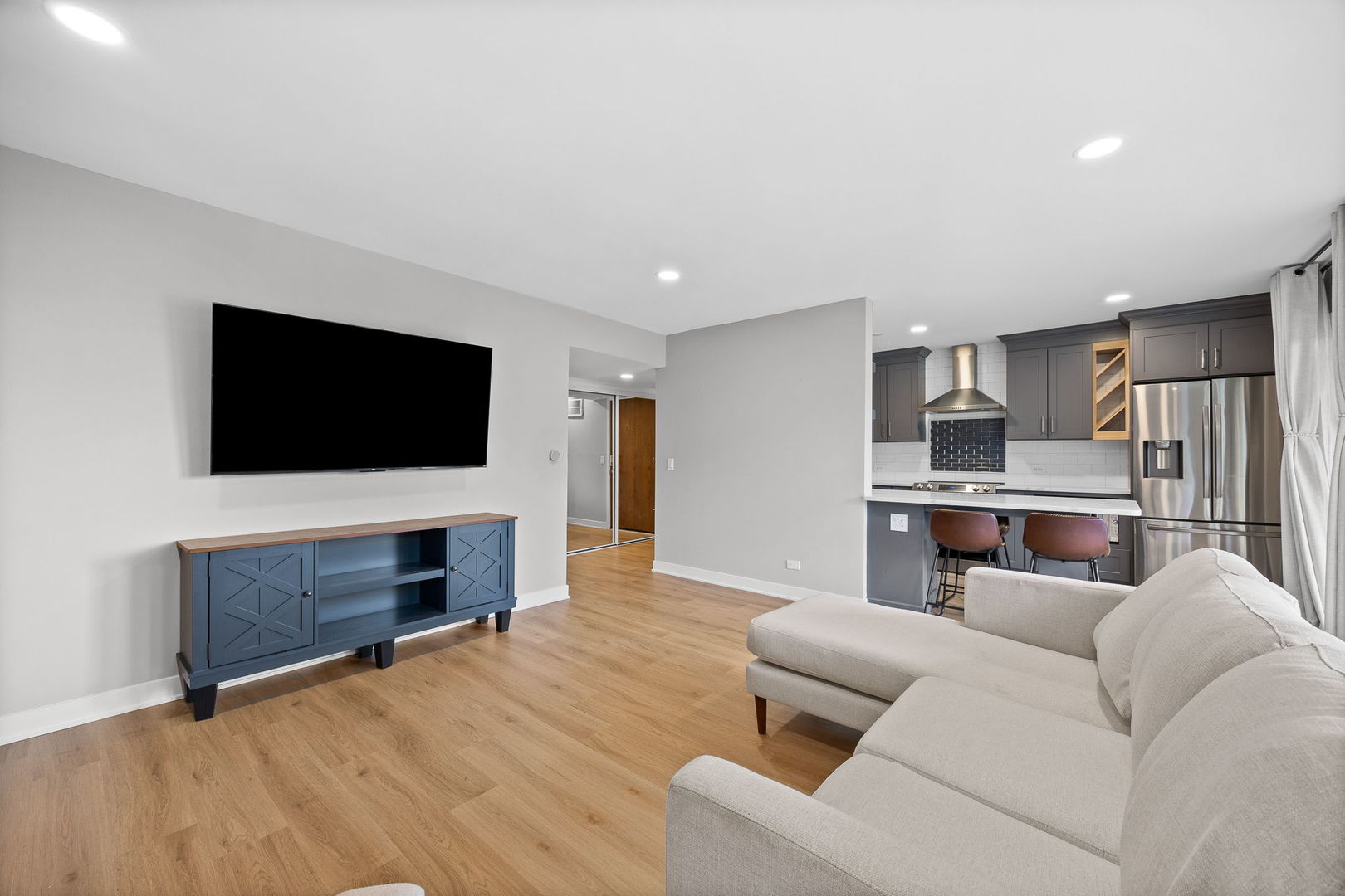 5505 Lakeside Drive #2F, Lisle, IL 60532