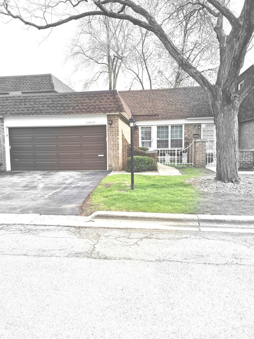 17W755 Standish Lane, Villa Park, IL 60181