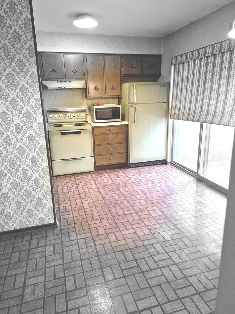 17W755 Standish Lane, Villa Park, IL 60181