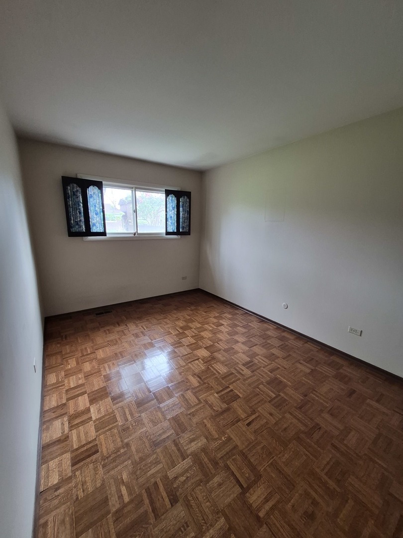 17W755 Standish Lane, Villa Park, IL 60181