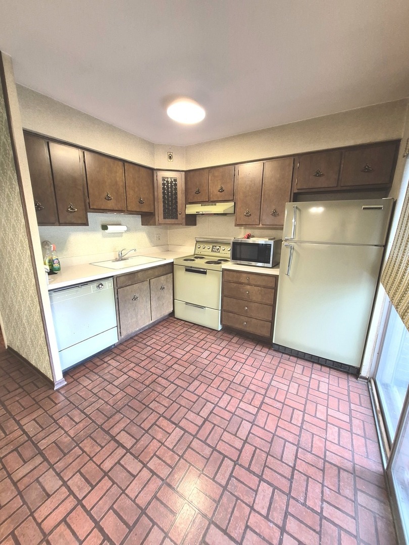 17W755 Standish Lane, Villa Park, IL 60181